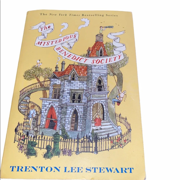 The Mysterious Benedict Society book - Picture 1 of 4